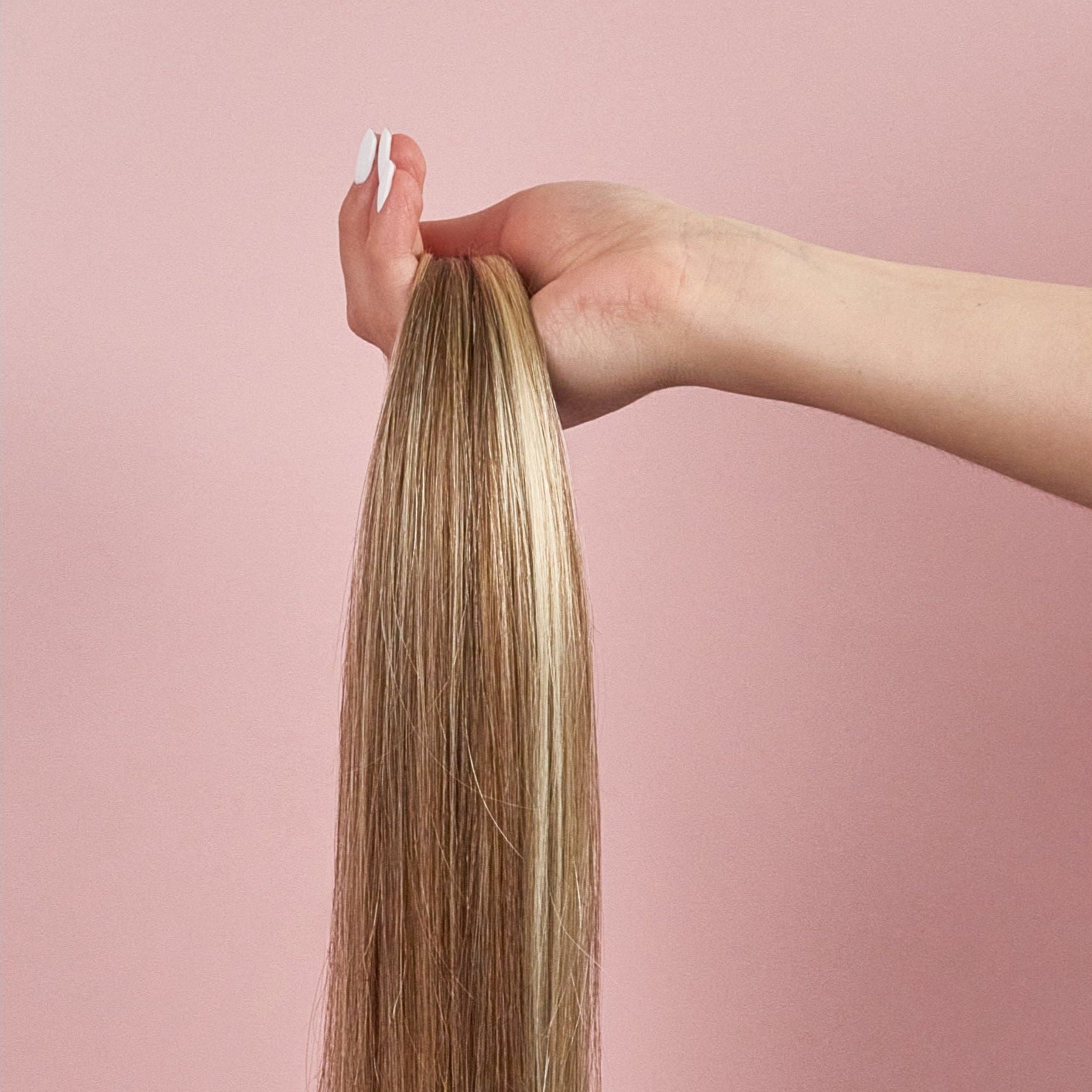 clip in human hair extensions seamless luxe P8/613+M8/613 in hand