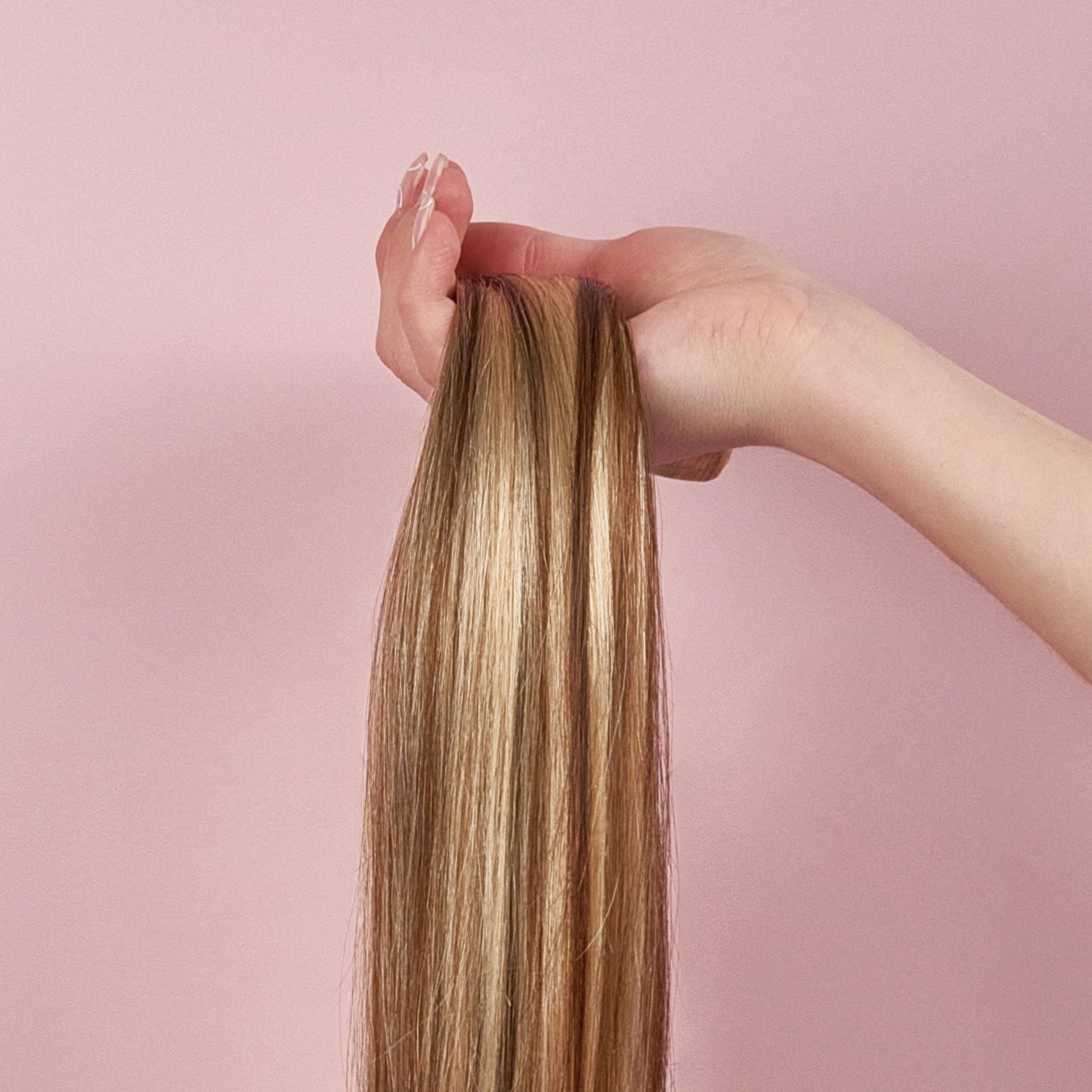 clip in human hair extensions seamless luxe P6/22 in hand